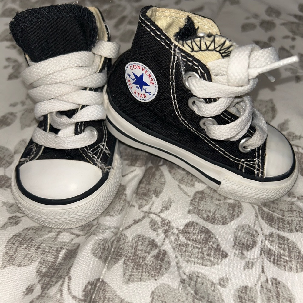 Converse infant Black and White High-Tops Size 2